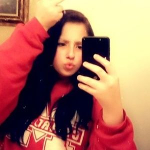 Meet your Posher, Larra